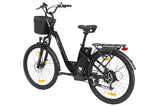 Perfil derecho completo de la bicicleta eléctrica TTGO C2 Pro negra sobre fondo blanco, mostrando el sistema de transmisión, batería y cesta delantera.