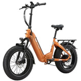 Bicicleta eléctrica plegable TTGO F6 Boost en color naranja sobre césped en entorno rural.