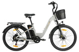 Vista lateral derecha de la E-bike TTGO C2 Pro en color gris plata en estudio, mostrando detalles del sistema de engranajes, cadena y portaequipajes.