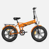 Vista lateral completa de la bicicleta eléctrica plegable ENGWE EP-2 Boost naranja, con cuadro plegable, neumáticos anchos, suspensión delantera, frenos de disco, guardabarros, transmisión y portaequipajes trasero para desplazamientos diarios.