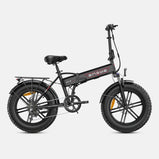 Vista lateral completa de la bicicleta eléctrica plegable ENGWE EP-2 Boost en color negro, equipada con neumáticos anchos, suspensión delantera, frenos de disco, guardabarros, faro delantero y portaequipajes trasero.
