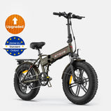 Bicicleta eléctrica plegable ENGWE EP-2 Boost en color verde, versión mejorada con potencia nominal de 250 W para la UE, equipada con neumáticos anchos, suspensión delantera, faro, guardabarros y portaequipajes trasero.