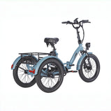 EU-F20 Mate triciclo eléctrico azul visto desde atrás con doble rueda trasera, guardabarros y cesta de carga
