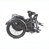 EU-F20 Mate triciclo eléctrico plegable gris en posición compacta con cuadro y manillar plegados