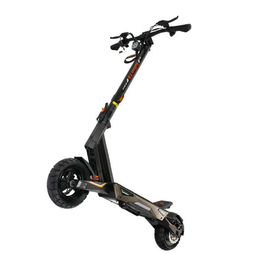 KuKirin T3 patinete eléctrico todoterreno con motor 800W derrapando en el desierto