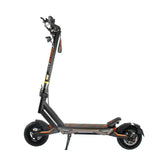 KuKirin T3 patinete eléctrico todoterreno con motor 800W derrapando en el desierto