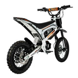KuKirin X1 Electric Bike todoterreno en bosque con diseño compacto y potente motor eléctrico.
