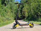 Patinete eléctrico OOTD S10 negro con motor trasero de 1400W y batería de 48V 20Ah, diseño plegable para ciudad