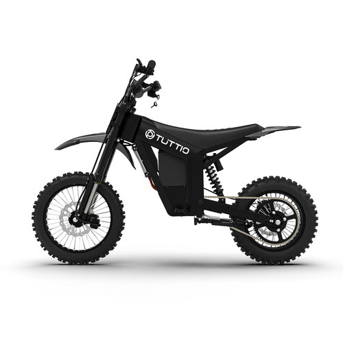 Vista lateral completa de la moto eléctrica todoterreno Soleil01 SE en color negro, con batería integrada, asiento largo, suspensión delantera y trasera, frenos de disco y neumáticos de tacos
