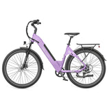 Vista lateral completa de la bicicleta eléctrica TTGO C5 en color morado, con cuadro de acceso bajo, batería integrada en el tubo diagonal, suspensión delantera, frenos de disco, neumáticos de perfil ancho, guardabarros completos y portaequipajes trasero.